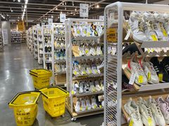 -荟品仓(青浦城市奥莱店)