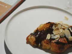 脆皮巧克力可颂-Oasis coffee燕谷咖啡(公信店)