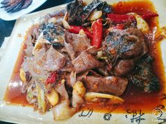 -周老三跷脚牛肉·全牛火锅(非遗传承店)