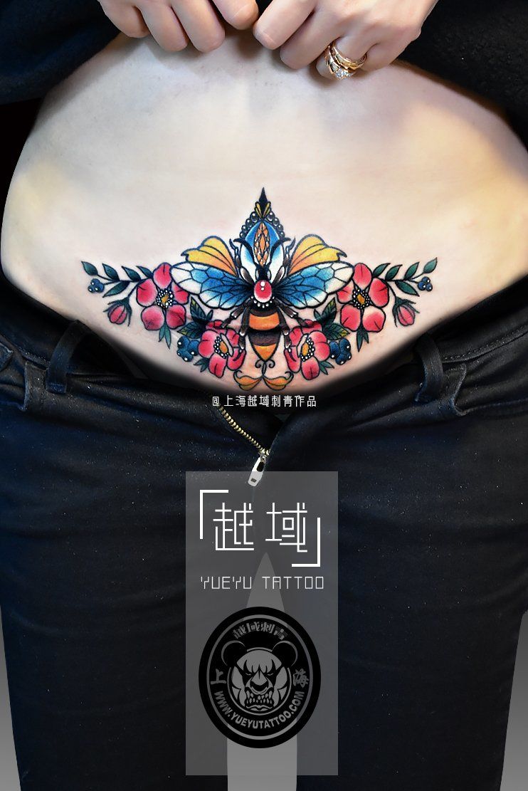 腹部蜜蜂花卉纹身
