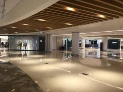 -URBAN REVIVO(高德置地广场·春广场店)