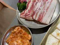 -围炉肉舍•炭烤活鳗•丹东海鲜烤肉(步行街店)