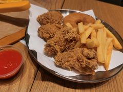 鲜炸鸡小吃拼盘-乐凯撒披萨(喜荟城店)