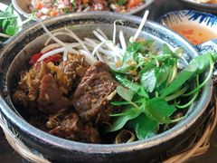 -Cuc Gach Quan Restaurant