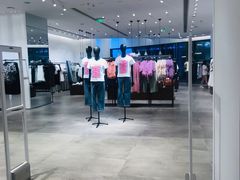 -URBAN REVIVO(上海中庚漫游城店)