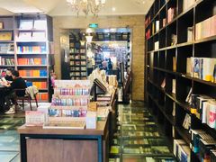 -钟书阁(松江泰晤士小镇店)