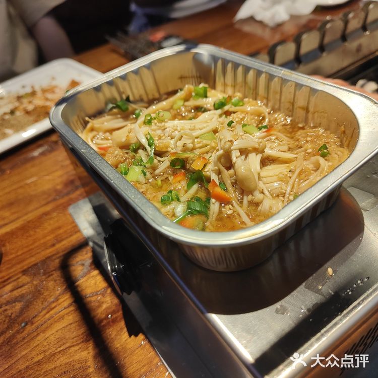 蒙古烧烤测评｜环境✔️ 味道✔️ 城市烟火气❌ 