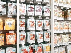 -名创优品(北京新中关购物中心地铁层店)