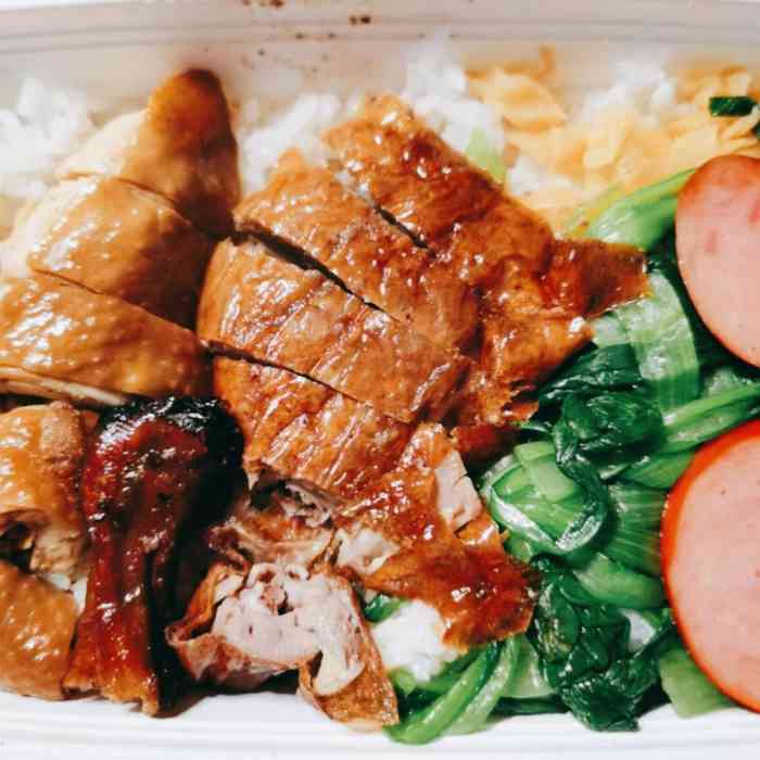 打分    /人 是一个熟食档口 外卖可以点烧腊饭 性价比很高