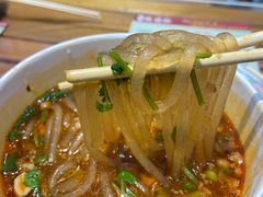 -郎吞虎咽酸辣粉(第一桥店)