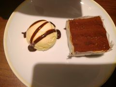 提拉米苏蛋糕配香草冰激凌-萨莉亚意式餐厅(杭州滨江天街店)