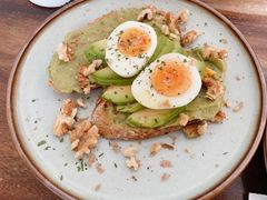 牛油果煮蛋吐司-RAC BAR(安福路店)