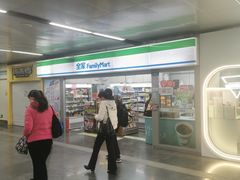 -全家便利店(宜山路站店)