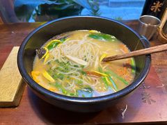 -银米·云南传统过桥米线(双廊黑金冠店)