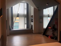 -上海虹桥中心爱琴海亚朵S酒店