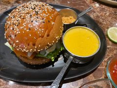 瀑布芝士牛肉汉堡-Let'sBURGERplus·非常创意汉堡(三里屯店)