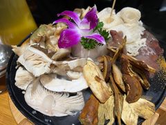 -一朵菌·野生菌探索家火锅(南亚店)