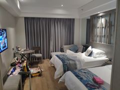 -皇马海口湾海景酒店(万绿园秀英港店)