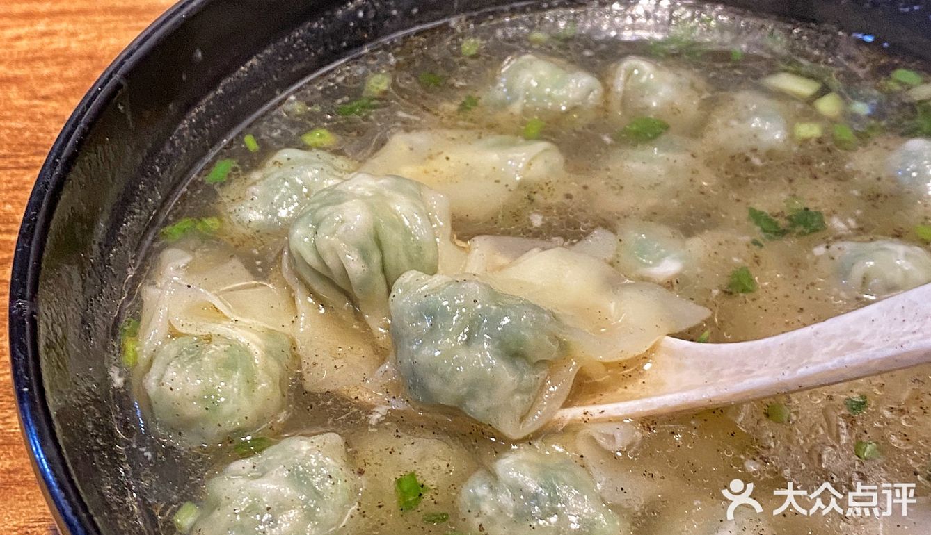 3块钱一份掉渣酥饼 蘸着汤底吃绝摆