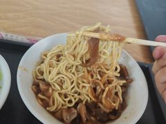 -松树干拌面店