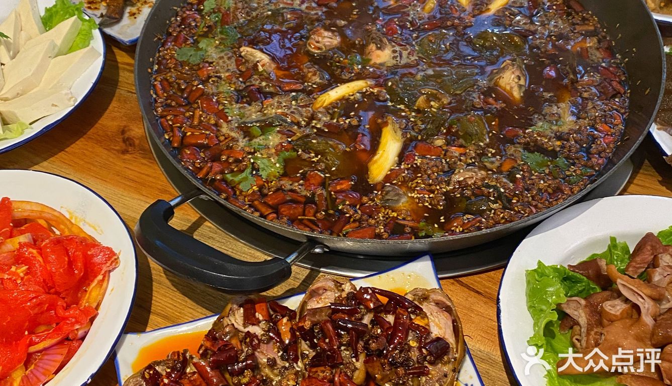 昆明🐟不能没吃过美味的老坛酸菜鱼苗火锅