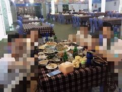 环境如图，就是大排档-幸福姐海鲜大排档