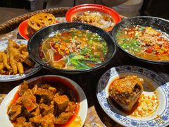 -爆炸头阿姨小四川正宗川味小吃(无任何分店)