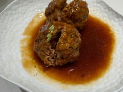 鸭蛋黄狮子头-梅飞酒家(名辉豪庭店)