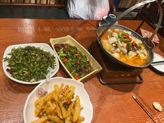 -老滇山寨•云南特色菜•地方菜•民族风情歌舞表演(金碧店)