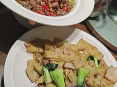 -黄泥岗·地道湖北菜(奥特莱斯店)