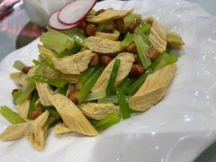腐竹拌芹菜-品味居·首店·大连鲜活海鲜大连菜(东港店)