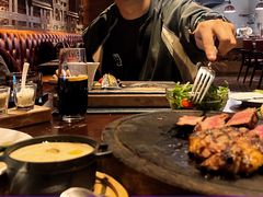 -恰餐厅及酒吧 CHAR Bar & Grill (北京丽都皇冠假日店)