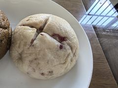 玫瑰红豆奶酪米面包-檗谷·面包·咖啡·轻食(华贸天地店)