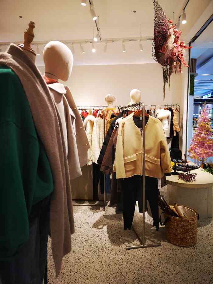 supin速品(凯德广场店)-"逛街逛到了这家店,速品,服装简单大方,舒.