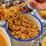 坐在路边当然要吃南京路边摊龙虾🦞啦 