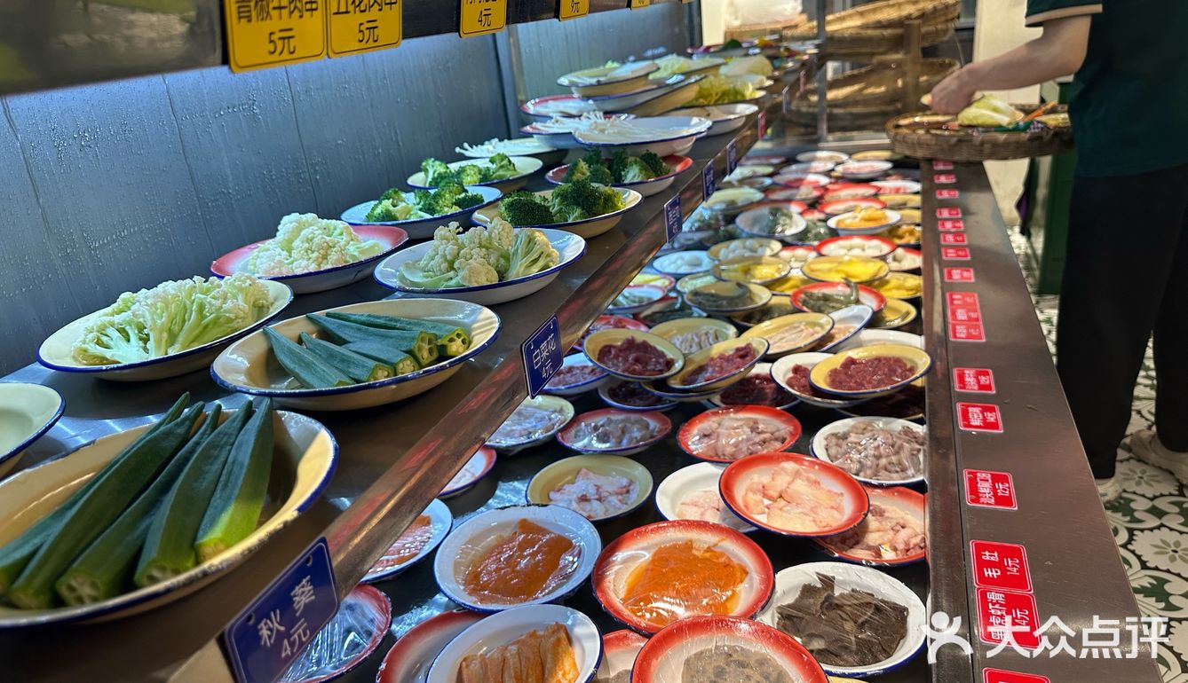 学校食堂价格，在市中心吃饱饱！