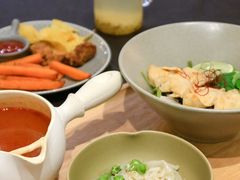 招牌酸汤鱼抹茶面配酸红汤-théATRE茶聚场·餐厅(环球金融中心店)