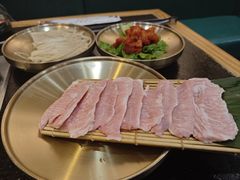 -臻牛烤肉