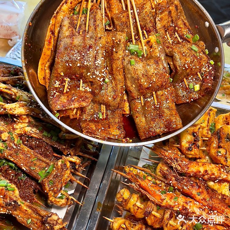 想把这家摊摊烧烤安利给全重庆 烤郡花巨好吃‼️