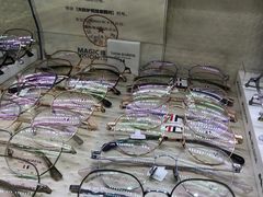 -三叶眼镜城批发市场(上海火车站店)