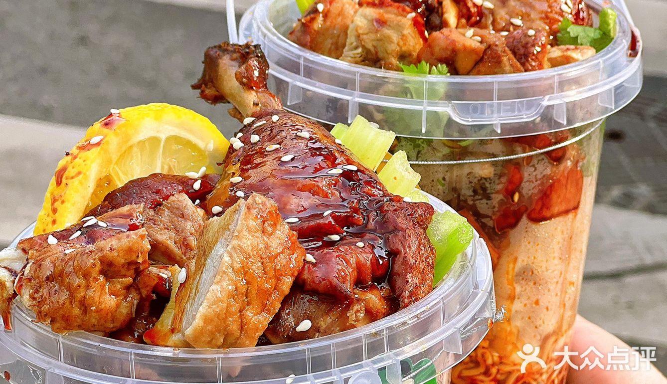 这个点想不想吃刚刚烤出来马路边边的冒烤鸭🦆