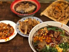 -爆炸头阿姨小四川正宗川味小吃(无任何分店)