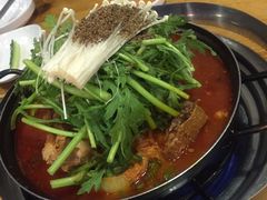 土豆排骨火锅-喇喇排骨火锅·传统韩式脊骨汤(望京西园总店)