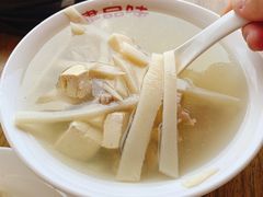 酸笋豆腐汤-津品味小吃(大学湾店)