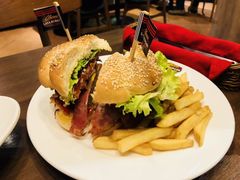 -拉亚汉堡经典餐厅(商城路店)