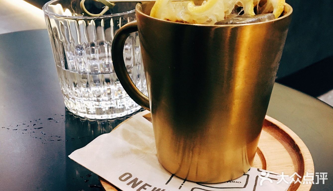 绿色复古风的咖啡小店