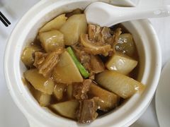 萝卜牛腩煲-惠爱餐厅