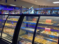 面包甜点陈列柜-乔哥铭洋海鲜自助(皇城恒隆广场店)