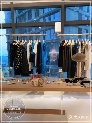 在万象城附近逛街，大众点评搜索找到的