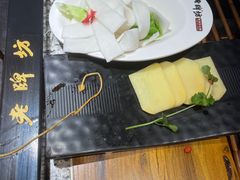 -老牌坊云南鱼豆花火锅(哈西万达店)